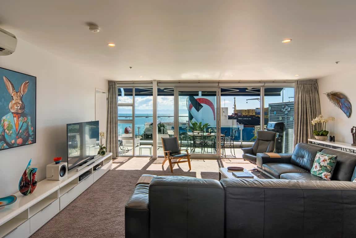 Oceanfront Apartment at Latitude 41 photo 2