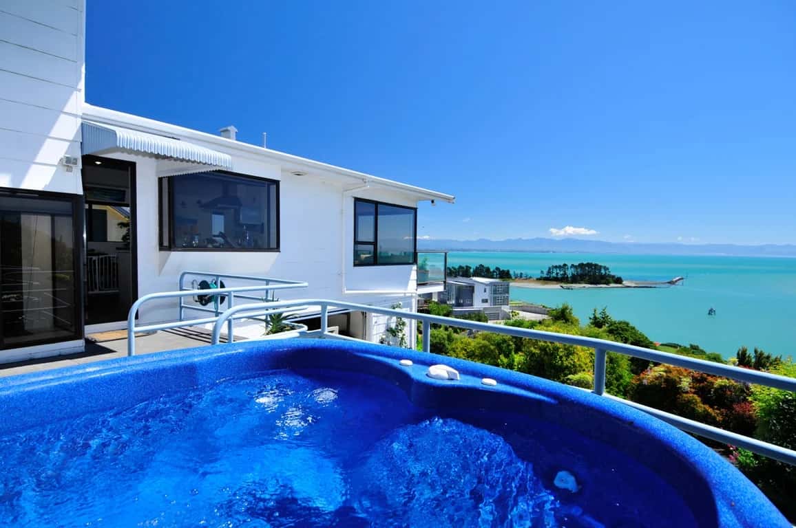 Ocean Dreaming - Nelson Waterfront Area Holiday Home with Spa Pool & Sea Views