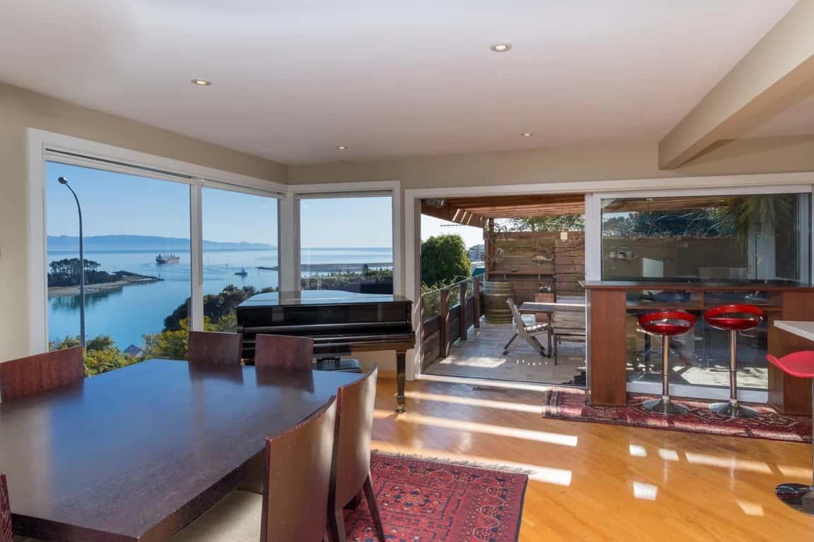 Seaside Manor photo 2