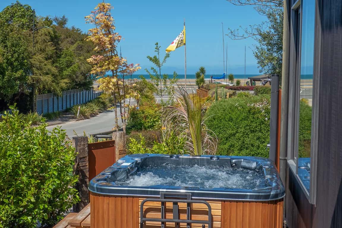 Hot Tub Spa pool with Sea & Garden Views