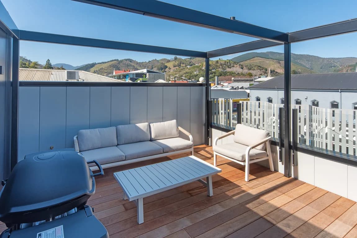 Inner City Apartment 4 with Rooftop Balcony