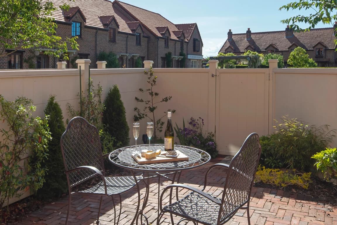 The Village Green Apartment, photo 2